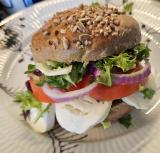 Tomat/Mozzarella sandwich
